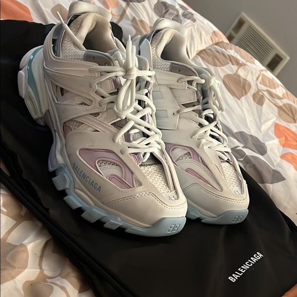 Balenciagas less than half price - Picture 2 of 5